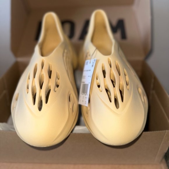 Yeezy Foam RNR main image 4